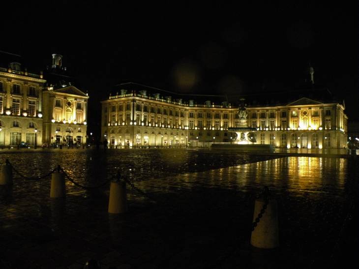  la place de la Bourse illuminée